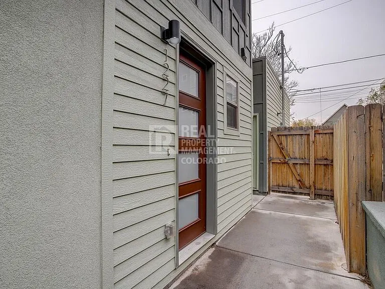 1227 N Perry St — Photo 3