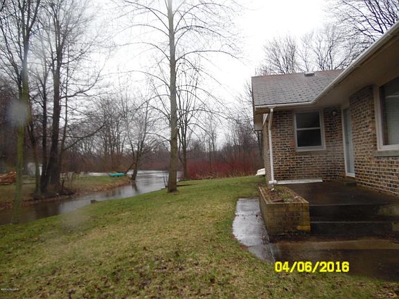 5th image of 60701 Shoreline Dr