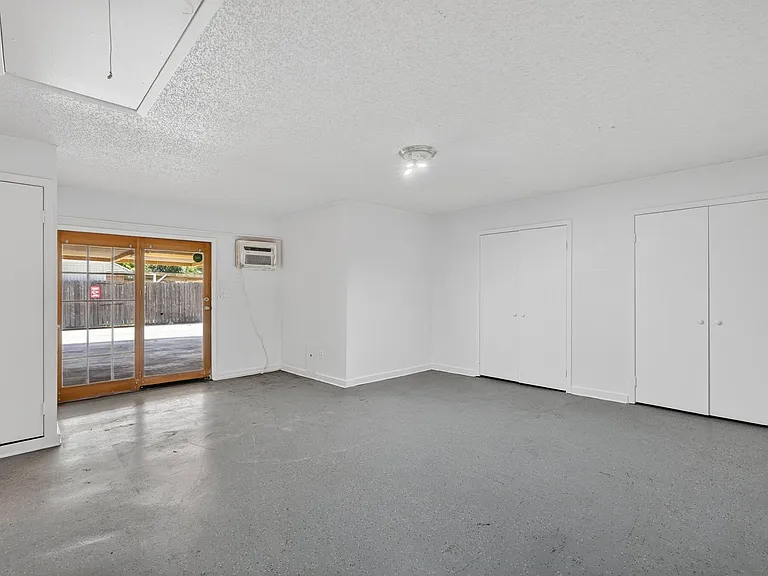 2403 Ridgevalley Dr — Photo 12