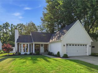 90 Grasspointe Dr, Amherst, NY 14228