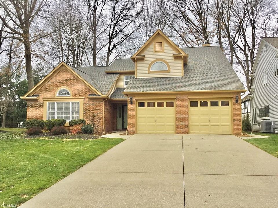 1st image of 15 S Hampton Cir