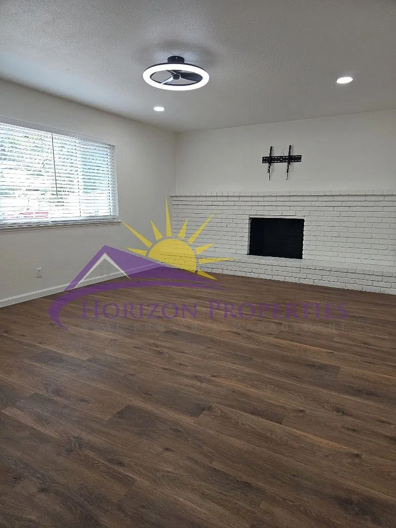 5742 Blachly Way — Photo 4