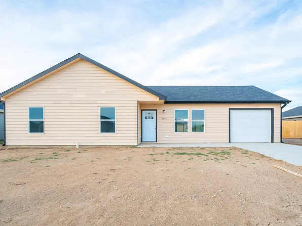 1219 Nautical Dr, Salina, KS 67401
