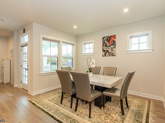 4th image of 24 Willow Ln