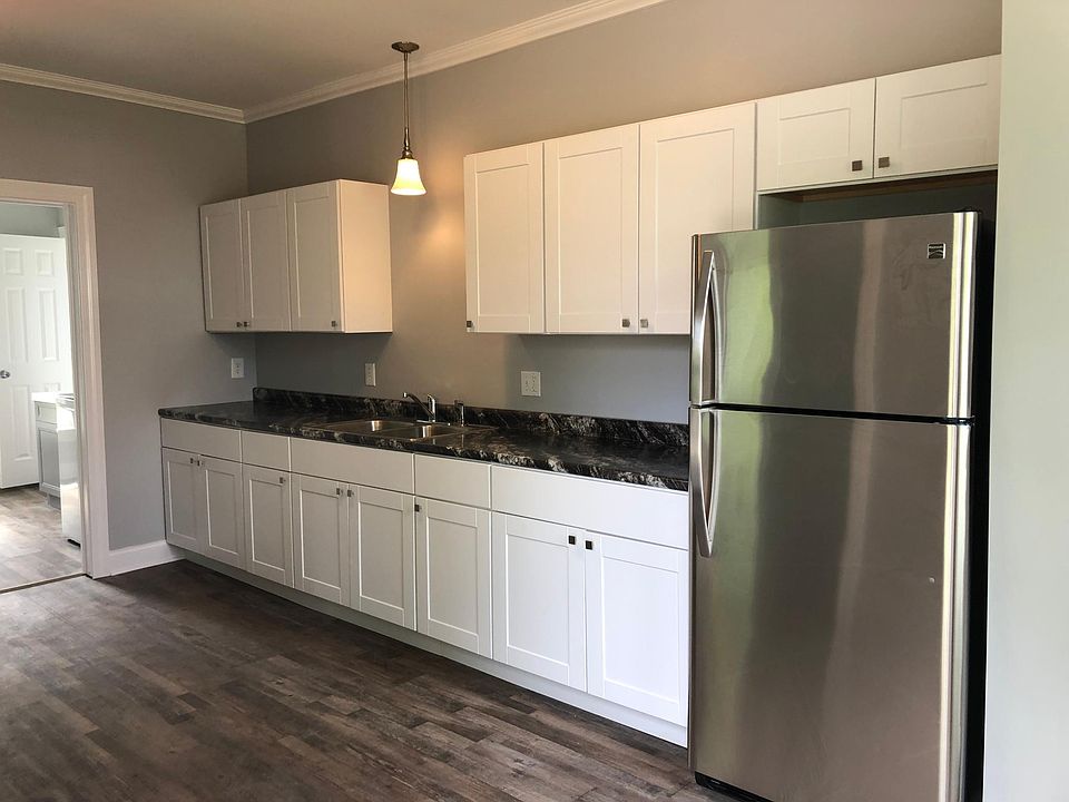 2nd image of 1127 W 9th St APT A1