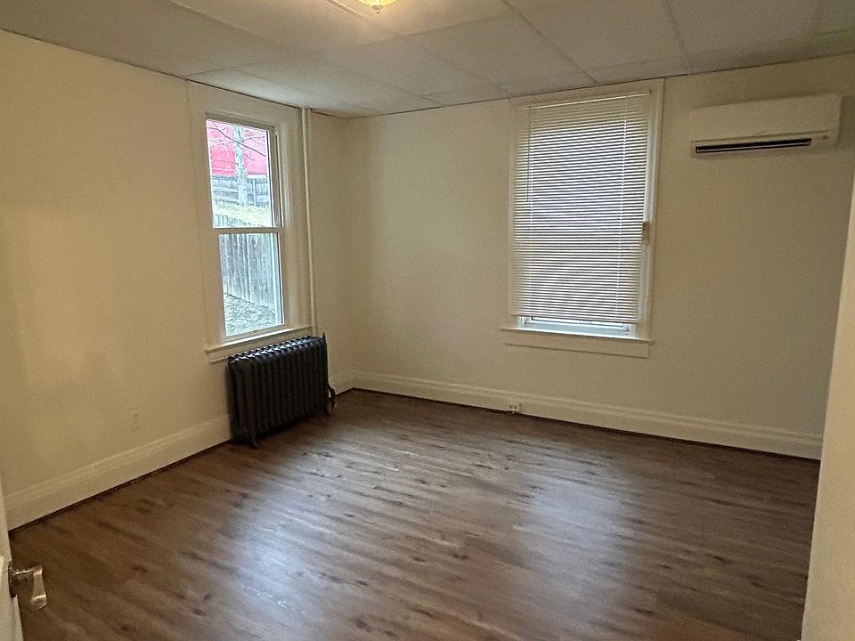 1st image of 208 W College St APT 1B