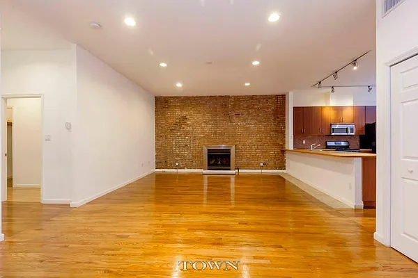 Rented by Town Residential | media 25