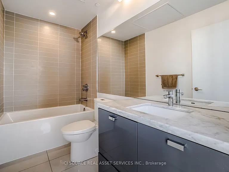290 Adelaide St W #1504 — Photo 15