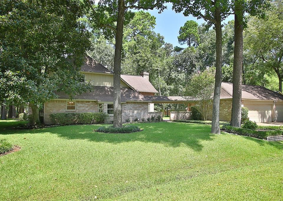 Welcome to your beautiful home at 13219 Pine Drive that offers lots of room to enjoy the outdoors!