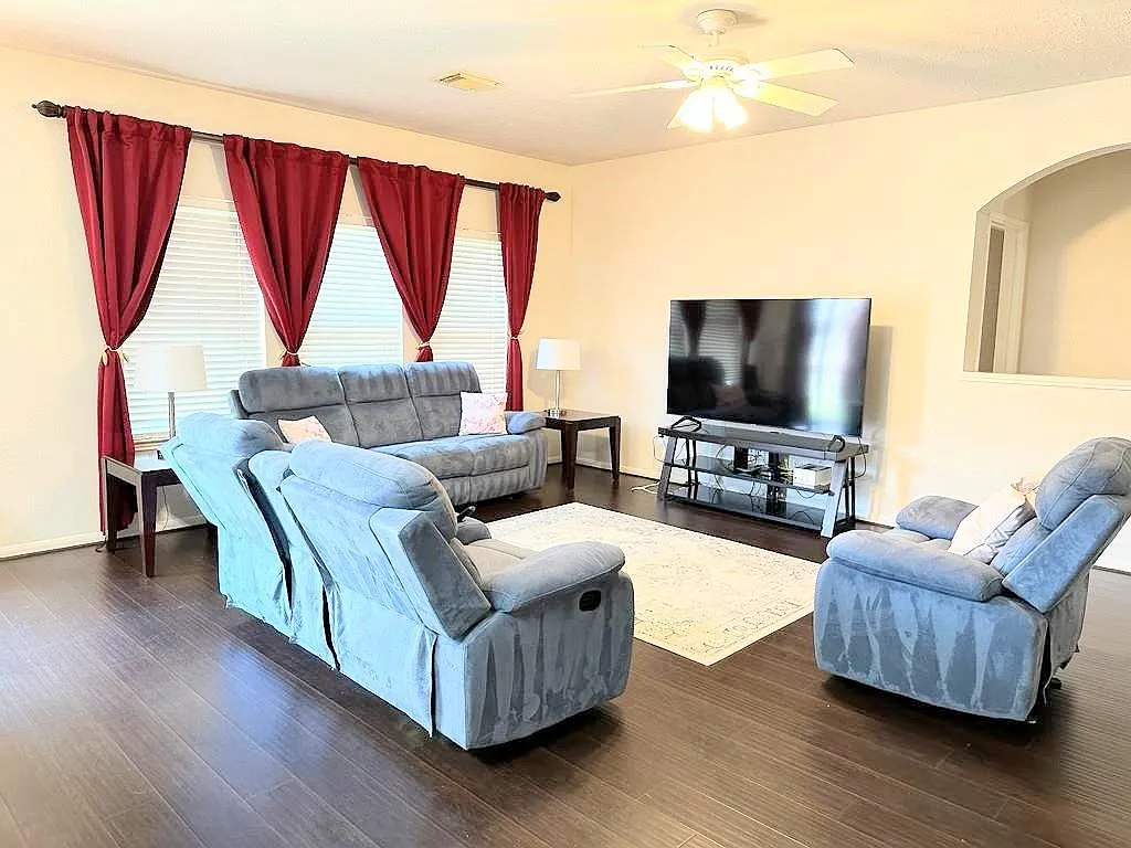 3 bed, 2.0 bath, 1966 sqft, $2,250 — Photo 4