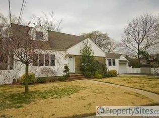 32 Virginia St, Valley Stream, NY 11580