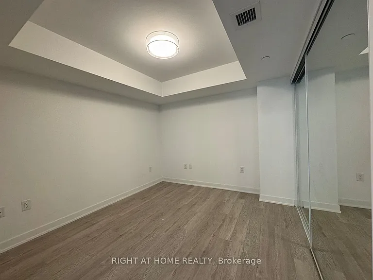 3 Strathgowan Ave #224 — Photo 4