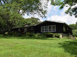 29 Rutkiewicz Rd, Ravena, NY 12143