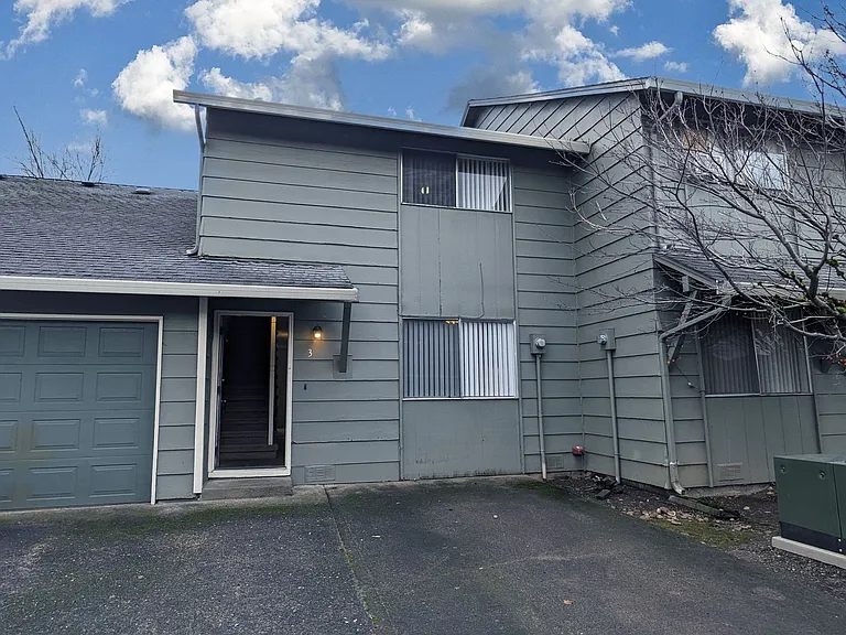 Royal Crest Townhomes — Photo 89