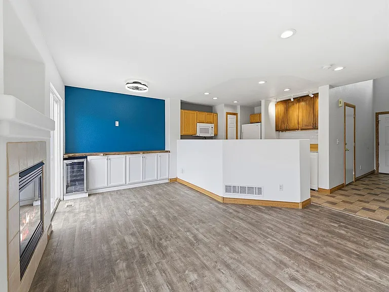 1650 Oak Creek Dr — Photo 4