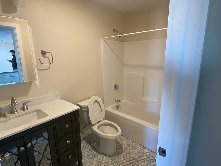 150 Stamford Ave — Photo 5