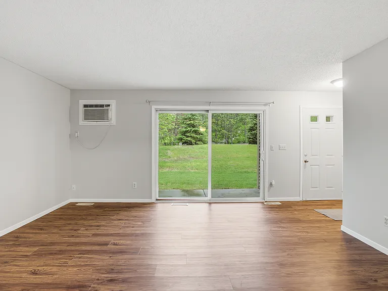 8856 Jasmine Ln — Photo 3