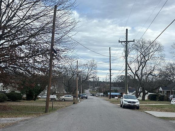 4th image of 935 Curdwood Blvd