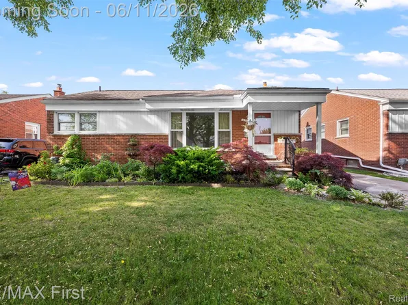 19712 Gaukler St, Saint Clair Shores, MI 48080