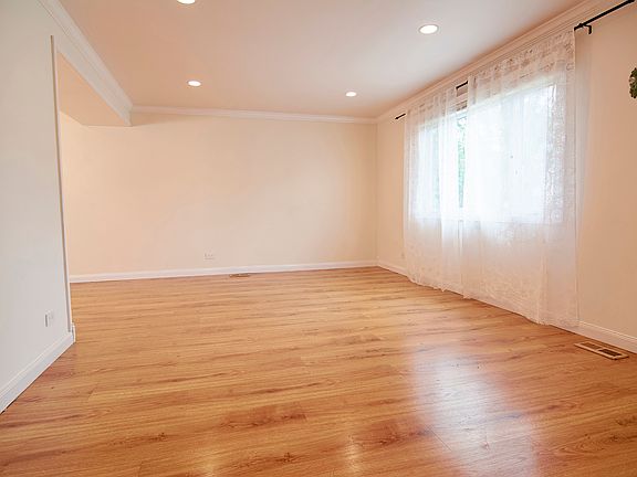 4th image of 1465 Westbury Dr
