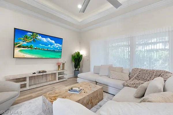 4 bed, 3.5 bath, 2743 sqft, $10,000 — Photo 3