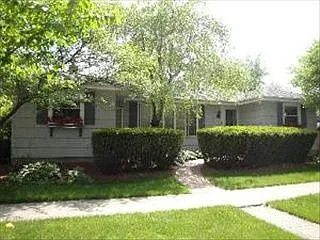 310 E Madison St photo 1