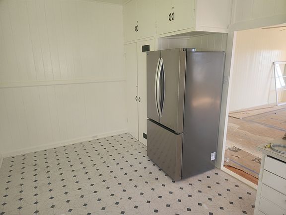 2nd image of 458 Kaumana Dr