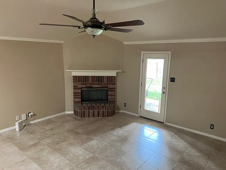 115 Da Vinci — Photo 4