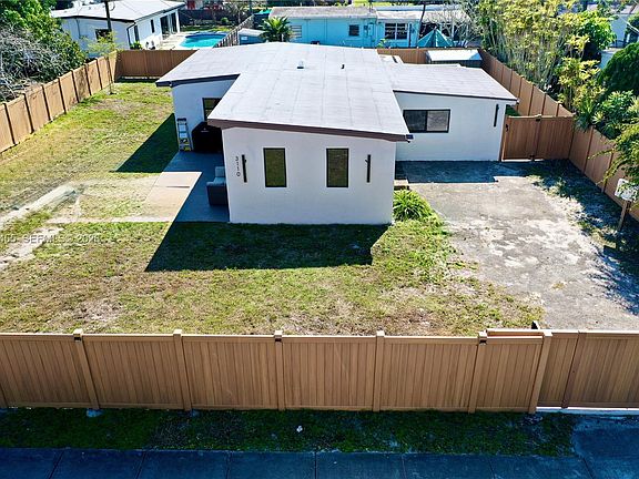 4th image of 3110 SW 15th Ct