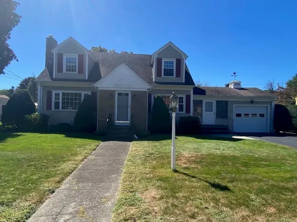 9 Rotary Dr, Johnston, RI 02919