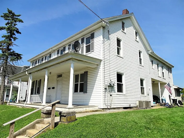 242 W Stiegel St — Photo 1