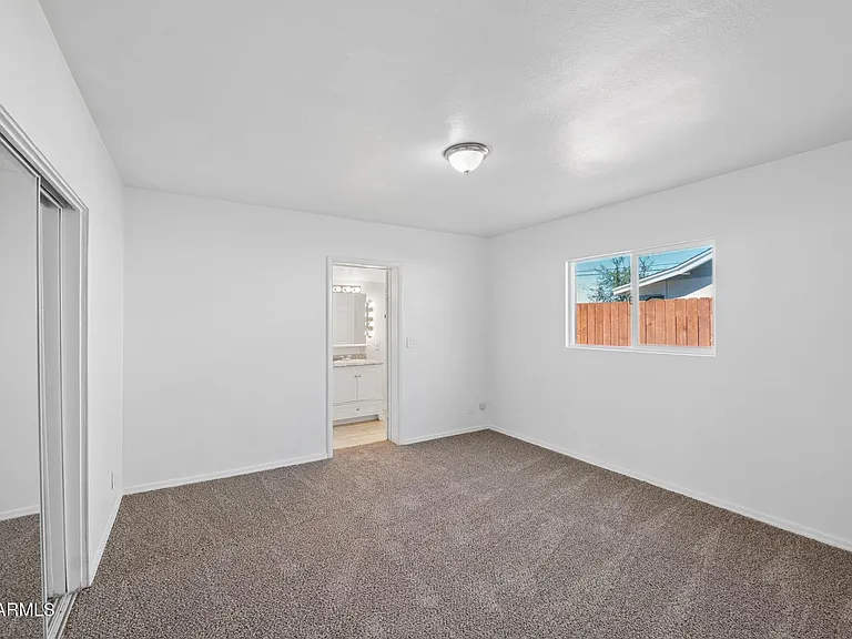 7 S Catalina St — Photo 17