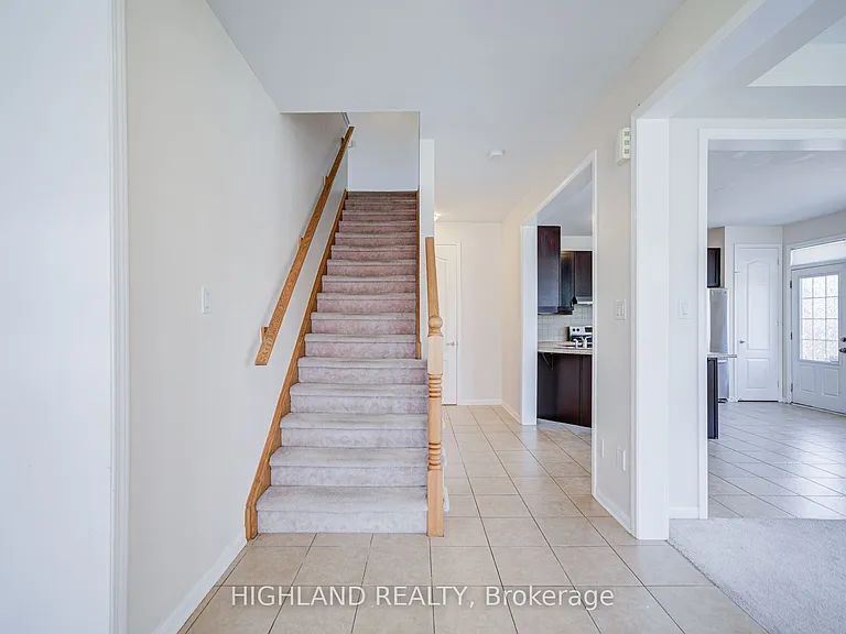 513 Tyrone Cres — Photo 5