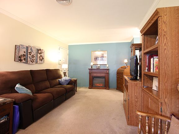 3rd image of 10073 Bunker Hill Dr APT F
