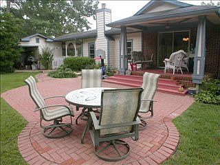 2nd image of 1503 Lakeshore Cir