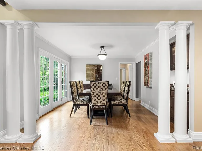 1688 Northlawn Blvd — Photo 5
