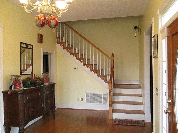 2nd image of 318 Fox Run Dr