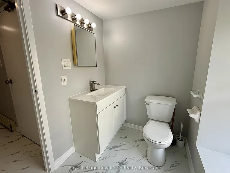 33 Wyndham St N #2 — Photo 14