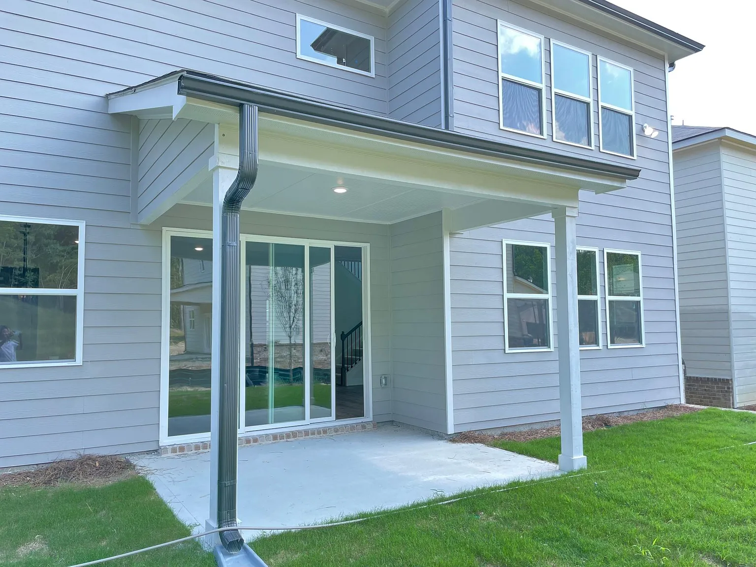5 bed, 3402 sqft, $2,900 — Photo 2