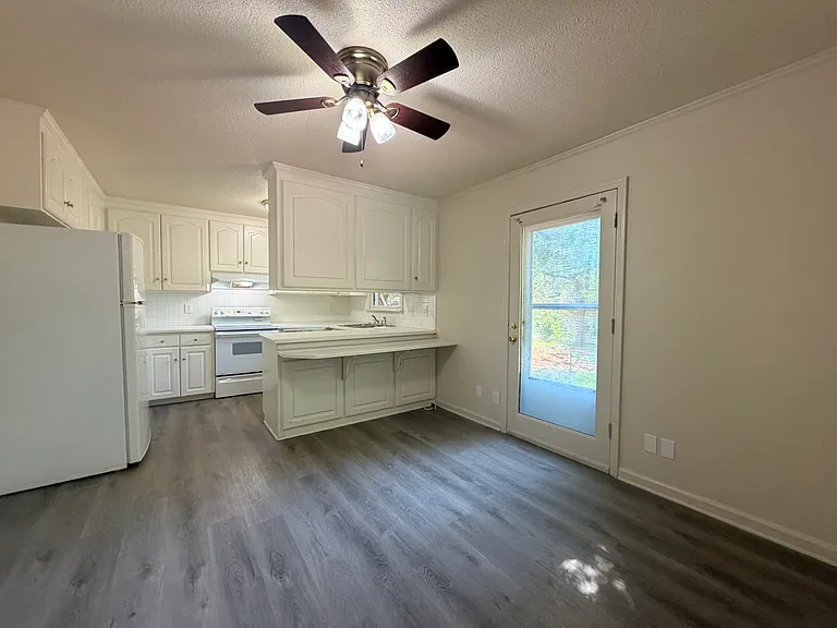 5701 Cates Dr — Photo 9