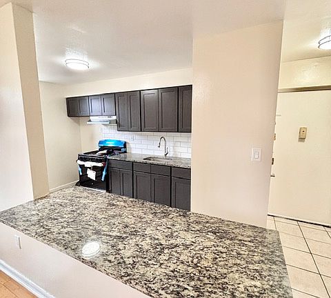 4th image of 158 High St APT A11
