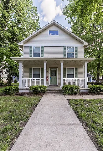 1138 E Walnut St — Photo 2