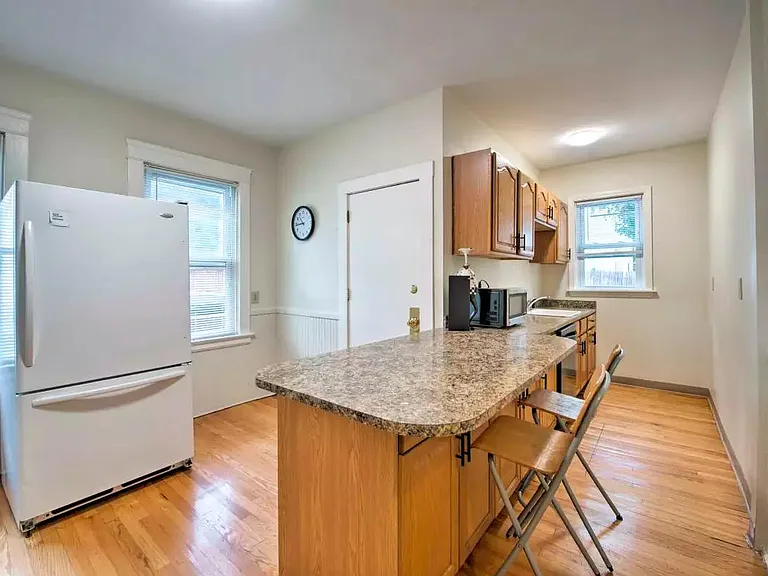 34 Pembroke Ave — Photo 7