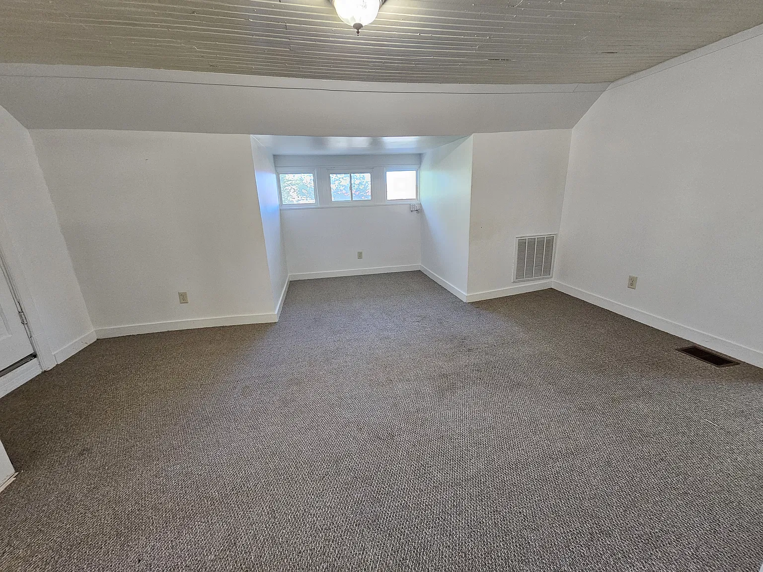 2 bed, 716 sqft, $1,300 — Photo 4