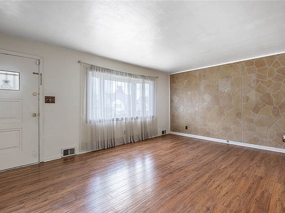 4th image of 2219 Chamberlin Ave