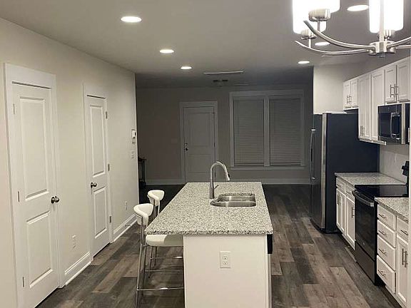 2nd image of 807 McArthur Ave