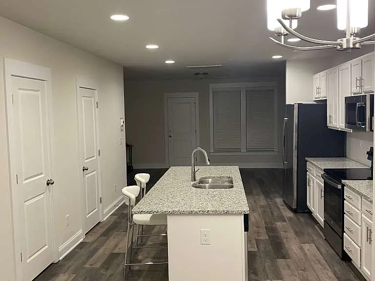 807 McArthur Ave — Photo 2