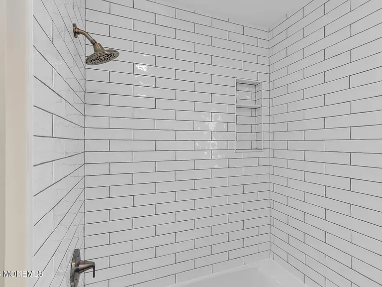 404 9th Ave #UPPER — Photo 23