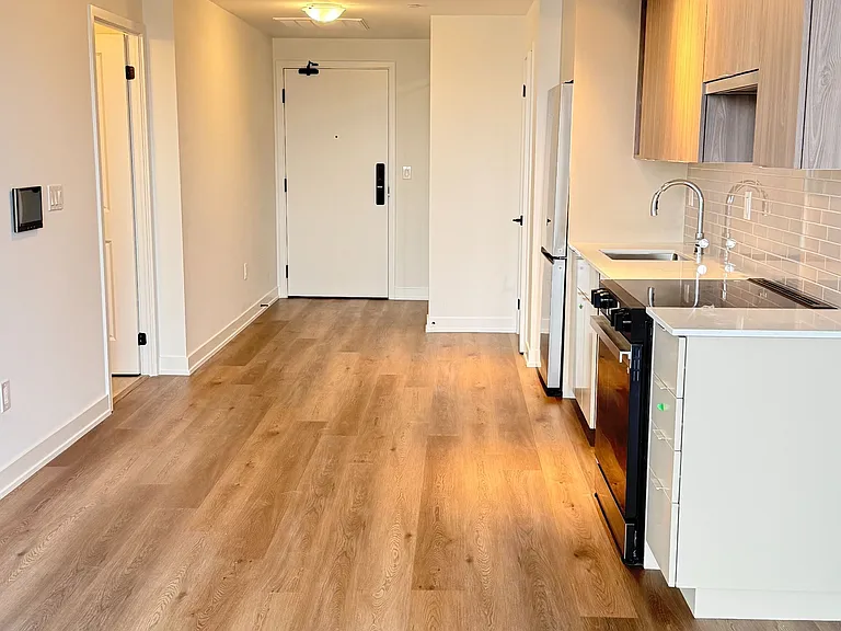 2075 Lakeshore Rd #1011 — Photo 6