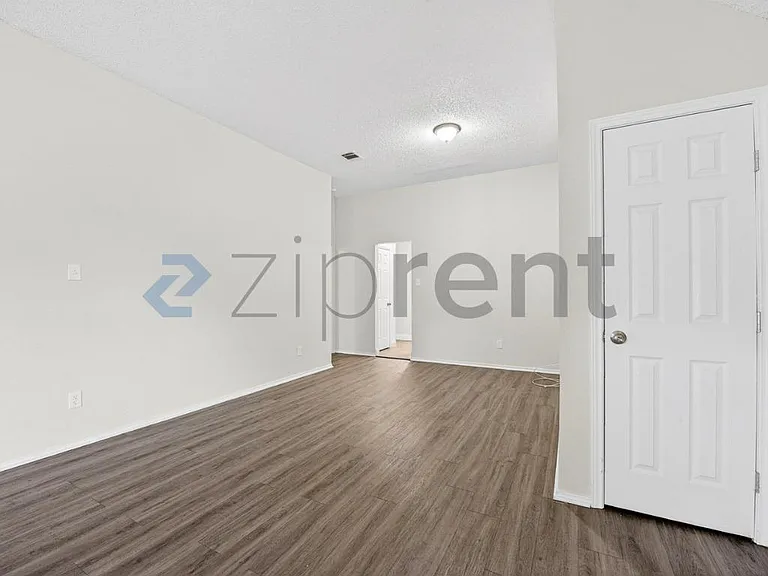 6117 Ivy Glen Dr — Photo 7